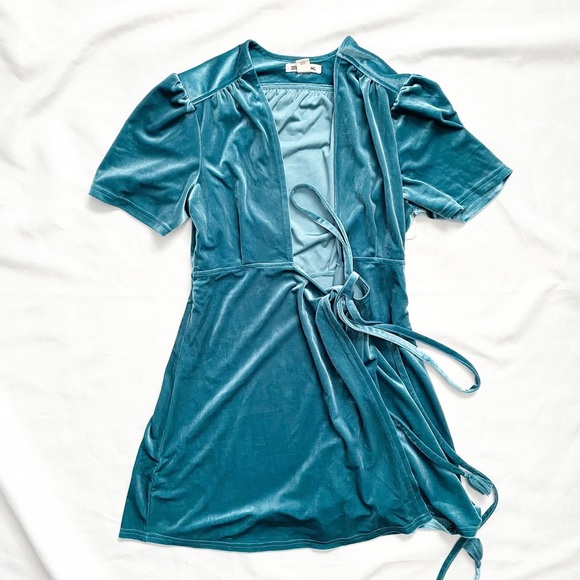 Billabong Dresses & Skirts - Billabong Lush for Life Blue Velvet Wrap Dress